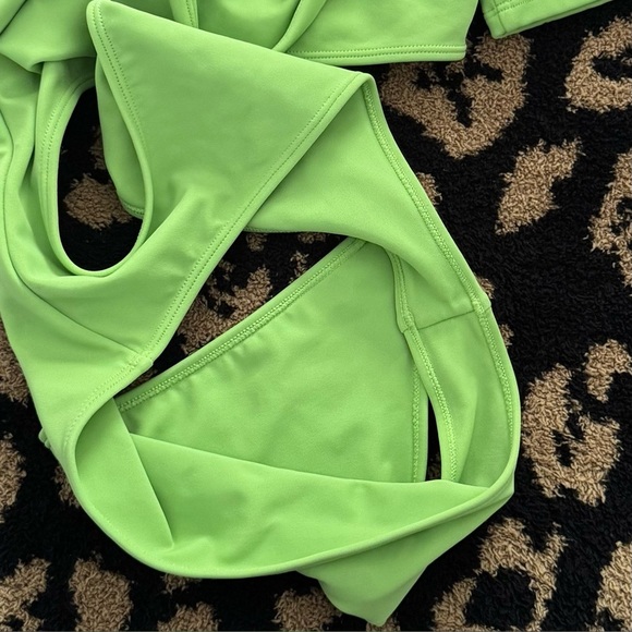 ALO Yoga Body Wave Cut Out One Piece Bodysuit Swimsuit Green Apple Size XS - Picture 6 of 8